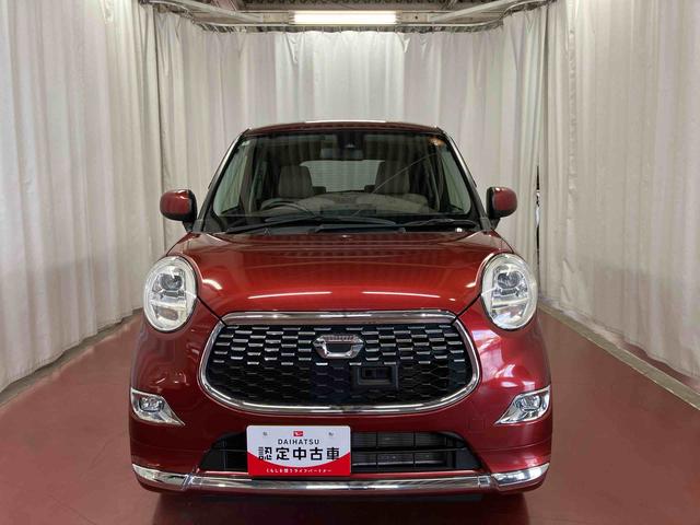 丸みを持たせた品のいいフォルムや、メッキの輝きが目を引きます