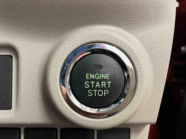 【プッシュボタンスタート】　スマートキーを携帯し、ブレーキを踏みながらボタンを押すだけでエンジンをかけることができます