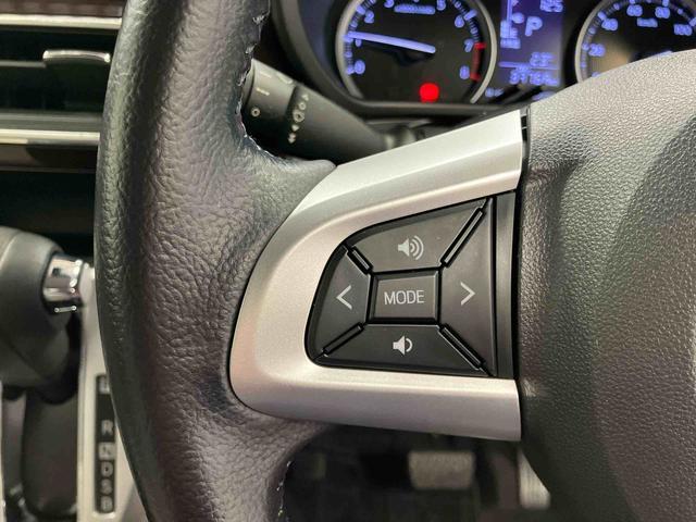 【ステアリングスイッチ】　手元のスイッチでオーディオなどの操作ができます