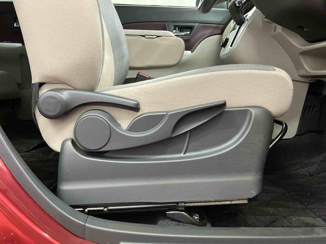 【運転席シートリフター】　体格に合わせたドライビングポジションに調整できます