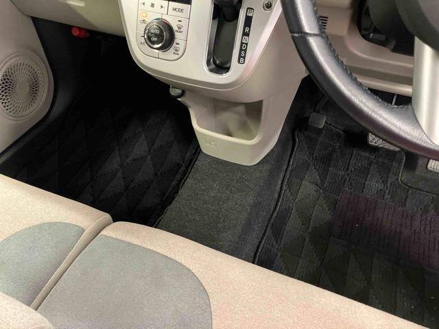 運転席から助手席への移動も簡単です