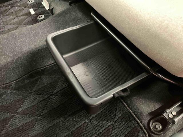 助手席シートアンダートレイ