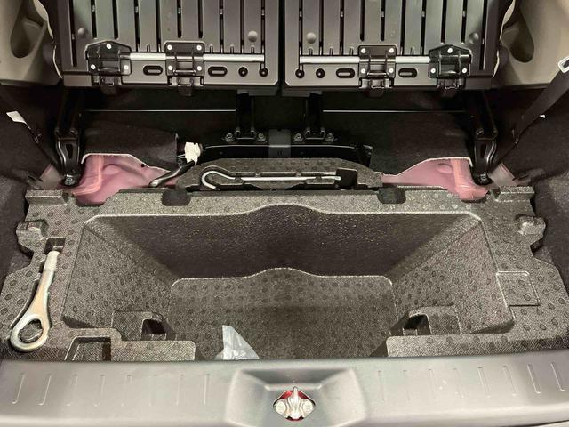 デッキボードの下には収納スペースがあります