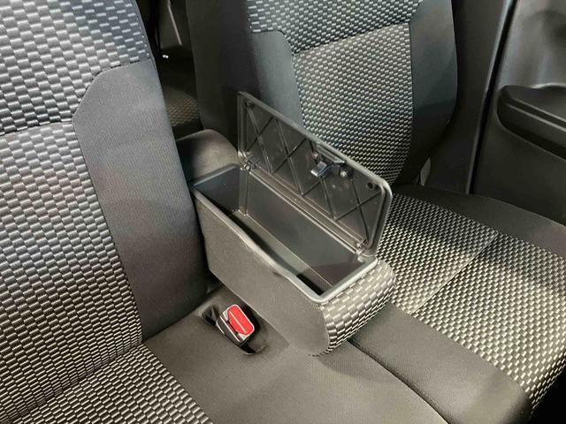 フロントセンターアームレスト（ボックス付）