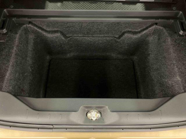 デッキボードの下には収納スペースがあります