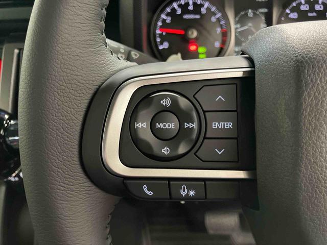 �y�X�e�A�����O�X�C�b�`�z�@�茳�̃X�C�b�`�ŃI�[�f�B�I�Ȃǂ̑��삪�ł��܂��B