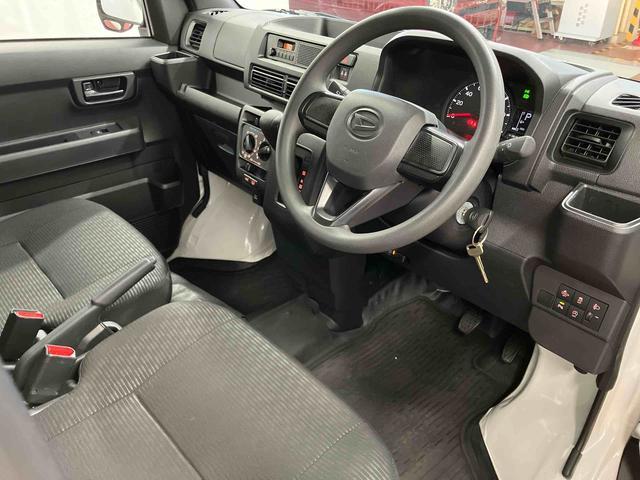 ハイゼットカーゴ ＤＸ　１オーナー　衝突被害軽減システム　衝突安全ボディ　アイドリングストップ　ＥＴＣ　キーレス　両側スライドドア　オートライト　オートマチックハイビーム　ＥＳＣ　ＡＢＳ　運転席エアバッグ　助手席エアバッグ（16枚目）