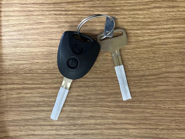 ハイゼットカーゴ ＤＸ　１オーナー　衝突被害軽減システム　衝突安全ボディ　アイドリングストップ　ＥＴＣ　キーレス　両側スライドドア　オートライト　オートマチックハイビーム　ＥＳＣ　ＡＢＳ　運転席エアバッグ　助手席エアバッグ（17枚目）