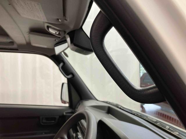 ハイゼットカーゴ ＤＸ　１オーナー　衝突被害軽減システム　衝突安全ボディ　アイドリングストップ　ＥＴＣ　キーレス　両側スライドドア　オートライト　オートマチックハイビーム　ＥＳＣ　ＡＢＳ　運転席エアバッグ　助手席エアバッグ（31枚目）