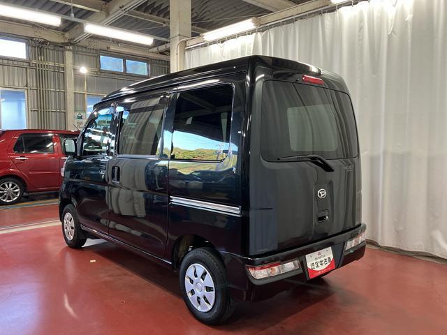 ハイゼットカーゴ クルーズターボＳＡＩＩＩ　下取車　ナビ　ブルートゥース　衝突被害軽減システム　横滑防止　レーンキープアシスト　ＬＥＤヘッドランプ　オートライト　オートマチックハイビーム　アイドリングストップ　キーレス　ＡＢＳ（7枚目）