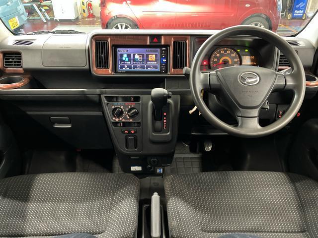 ハイゼットカーゴ クルーズターボＳＡＩＩＩ　下取車　ナビ　ブルートゥース　衝突被害軽減システム　横滑防止　レーンキープアシスト　ＬＥＤヘッドランプ　オートライト　オートマチックハイビーム　アイドリングストップ　キーレス　ＡＢＳ（12枚目）