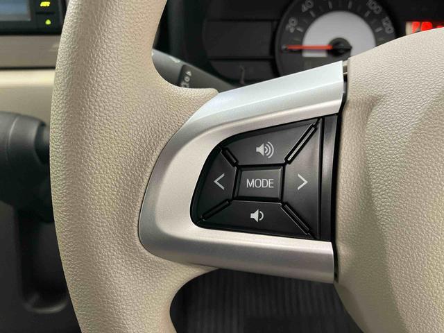 【ステアリングスイッチ】　手元のスイッチでオーディオなどの操作ができます