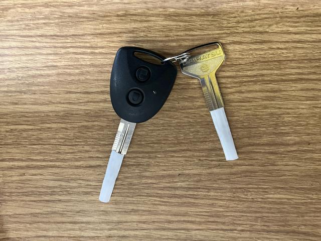 ムーヴ Ｌ　１オーナー　横滑防止装置　オートライト　運転席エアバッグ　助手席エアバッグ　メンテナンスノート　ＡＢＳ　キーレス　衝突安全ボディ　アイドリングストップ（9枚目）