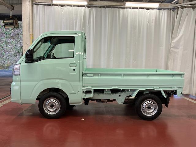 ハイゼットトラック ＥＸＴ　届出済未使用車　元展示車　２ＷＤ　ＣＶＴ車　禁煙車　衝突被害軽減システム　レーンキープアシスト　オートマチックハイビーム　運転席エアバッグ　プッシュスタート　スマートキー　電動格納ドアミラー（8枚目）