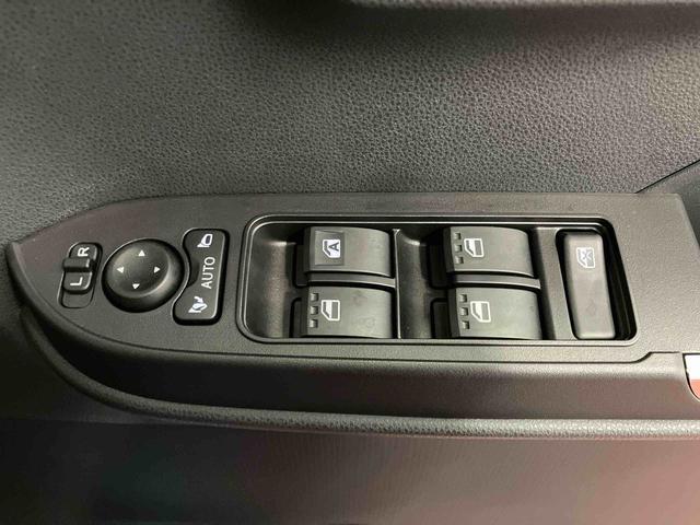 タント カスタムＸ　元試乗車　衝突被害軽減システム　車線逸脱防止　スマートキー　シートヒーター　両側電動スライドドア　ＬＥＤヘッドランプ　オートライト　オートマチックハイビーム　電動格納ミラー　衝突安全ボディ（31枚目）