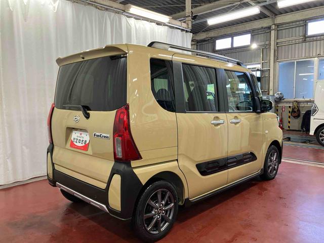 タント ファンクロス　元展示車　届出済未使用車　禁煙　衝突被害軽減システム　レーンキープアシスト　両側電動スライドドア　シートヒーター　ＬＥＤヘッドランプ　オートライト　オートマチックハイビーム　スマートキー　ベンチシート（5枚目）