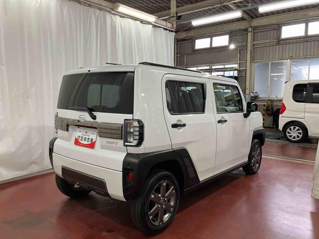 タフト Ｇ　ダーククロムベンチャー　元展示車　届出済未使用車　衝突被害軽減システム　レーンキープアシスト　アダプティブクルーズコントロール　シートヒーター　サンルーフ　ＬＥＤヘッドランプ　オートマチックハイビーム　衝突安全ボディ（5枚目）