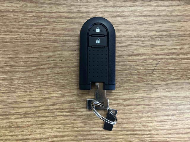 �y�X�}�[�g�L�[�z�@�X�}�[�g�L�[���g�т��Ă���΁A�h�A�n���h���̃{�^�������������Ń��b�N�̉������ł��܂��B