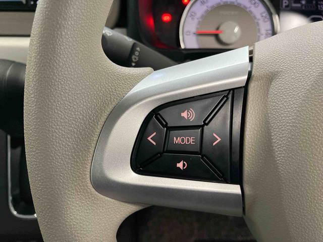 �y�X�e�A�����O�X�C�b�`�z�@�茳�̃X�C�b�`�ŃI�[�f�B�I�Ȃǂ̑��삪�ł��܂��B