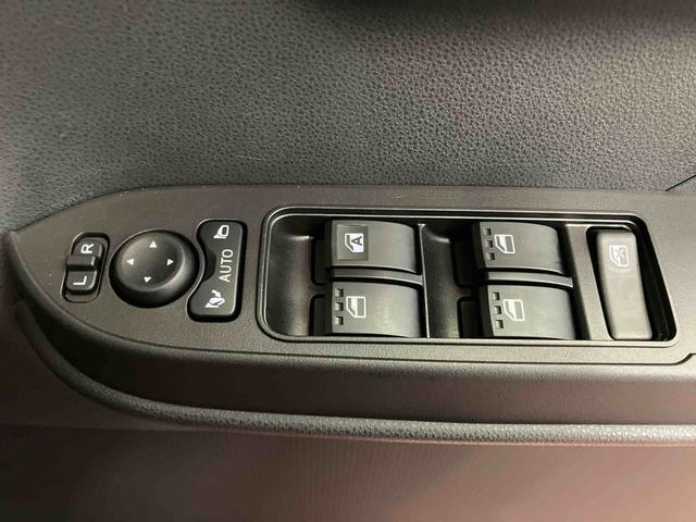 タント カスタムＸ　元試乗車　衝突被害軽減システム　車線逸脱防止　アイドリングストップ　ＬＥＤヘッドランプ　オートライト　シートヒーター　両側電動スライドドア　スマートキー　プッシュスタート　オートマチックハイビーム（32枚目）