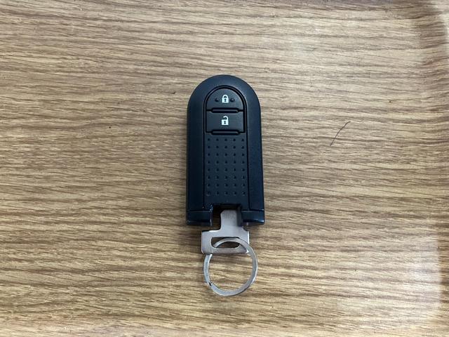 �y�X�}�[�g�L�[�z�@�X�}�[�g�L�[���g�т��Ă���΁A�h�A�n���h���̃{�^�������������Ń��b�N�̉������ł��܂��B