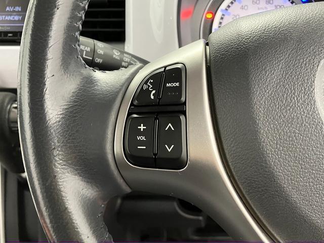 �y�X�e�A�����O�X�C�b�`�z�@�茳�̃X�C�b�`�ŃI�[�f�B�I�Ȃǂ̑��삪�ł��܂��B