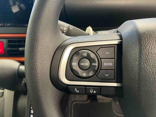 �y�X�e�A�����O�X�C�b�`�z�@�茳�̃X�C�b�`�ŃI�[�f�B�I�Ȃǂ̑��삪�ł��܂��B