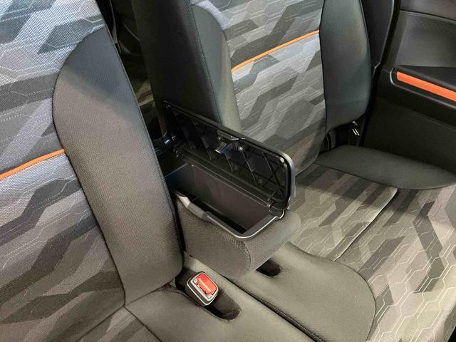 �t�����g�Z���^�[�A�[�����X�g�i�{�b�N�X�t�j