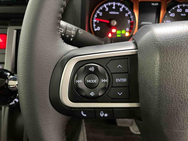 �y�X�e�A�����O�X�C�b�`�z�@�茳�̃X�C�b�`�ŃI�[�f�B�I�Ȃǂ̑��삪�ł��܂��B