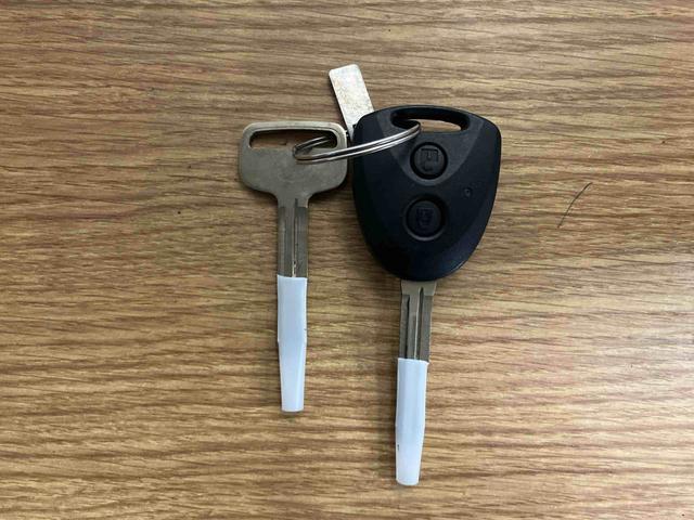 ハイゼットカーゴ DX アイドリングストップ キーレスエントリー 衝突安全ボディ 両側スライドドア 整備記録簿 横滑り防止装置 オートライト オートマチックハイビーム 運転席エアバッグ 助手席エアバッグ ABS 1オーナー(16枚目)