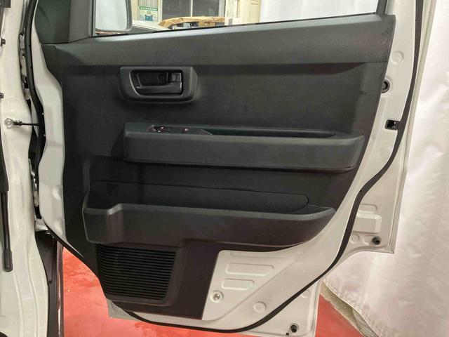 ハイゼットカーゴ DX アイドリングストップ キーレスエントリー 衝突安全ボディ 両側スライドドア 整備記録簿 横滑り防止装置 オートライト オートマチックハイビーム 運転席エアバッグ 助手席エアバッグ ABS 1オーナー(31枚目)