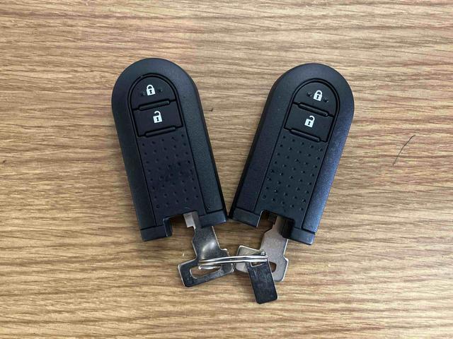 �y�X�}�[�g�L�[�z�@�X�}�[�g�L�[���g�т��Ă���΁A�h�A�n���h���̃{�^�������������Ń��b�N�̉������ł��܂��B