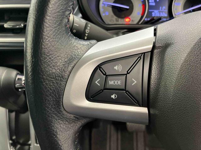 �y�X�e�A�����O�X�C�b�`�z�@�茳�̃X�C�b�`�ŃI�[�f�B�I�Ȃǂ̑��삪�ł��܂��B