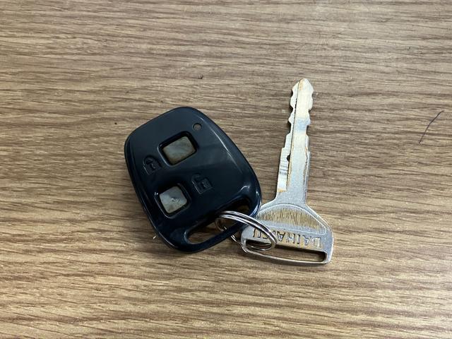 ハイゼットトラック エクストラVS 下取車 2WD マニュアル車 ラジオ CD パワーウインドウ パワーステアリング キーレスエントリー(13枚目)