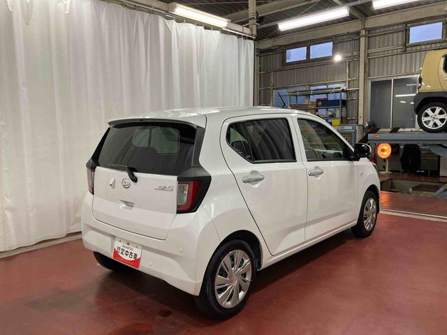 ミライース Ｘ　ＳＡＩＩＩ　届出済未使用車　元展示車　オートライト　運転席エアバッグ　助手席エアバッグ　車線逸脱防止　電動格納ミラー　キーレス　ＬＥＤヘッドランプ　１オーナー車　アイドリングストップ　禁煙　ＶＳＣ　衝突安全ボディ（5枚目）