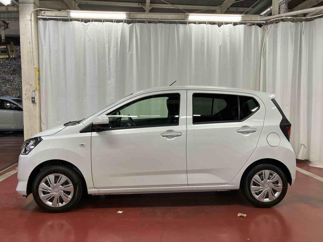 ミライース Ｘ　ＳＡＩＩＩ　届出済未使用車　元展示車　オートライト　運転席エアバッグ　助手席エアバッグ　車線逸脱防止　電動格納ミラー　キーレス　ＬＥＤヘッドランプ　１オーナー車　アイドリングストップ　禁煙　ＶＳＣ　衝突安全ボディ（8枚目）