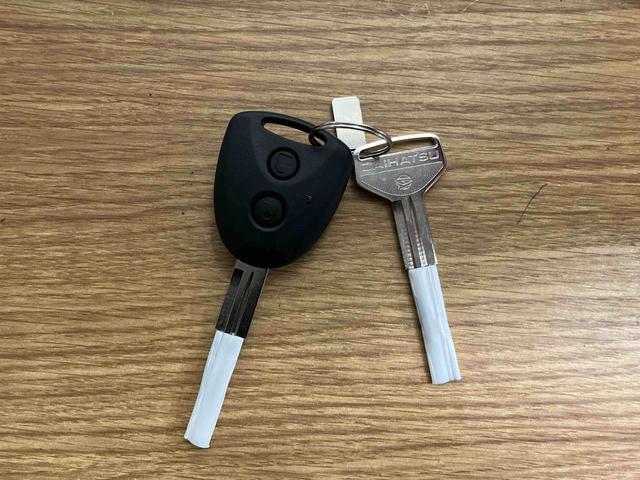 ミライース Ｘ　ＳＡＩＩＩ　届出済未使用車　元展示車　オートライト　運転席エアバッグ　助手席エアバッグ　車線逸脱防止　電動格納ミラー　キーレス　ＬＥＤヘッドランプ　１オーナー車　アイドリングストップ　禁煙　ＶＳＣ　衝突安全ボディ（13枚目）