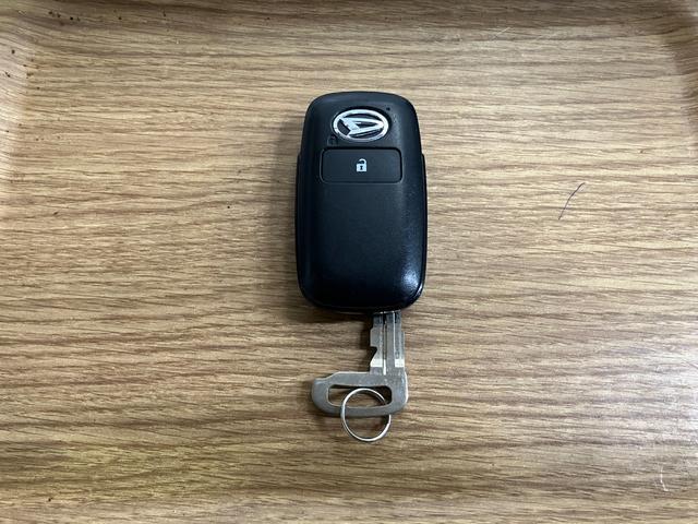 �y�X�}�[�g�L�[�z�@�X�}�[�g�L�[���g�т��Ă���΁A�h�A�n���h���̃{�^�������������Ń��b�N�̉������ł��܂��B