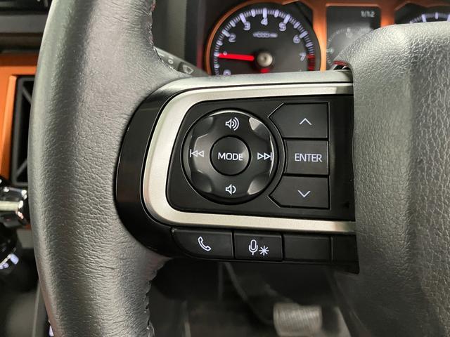 �y�X�e�A�����O�X�C�b�`�z�@�茳�̃X�C�b�`�ŃI�[�f�B�I�Ȃǂ̑��삪�ł��܂��B