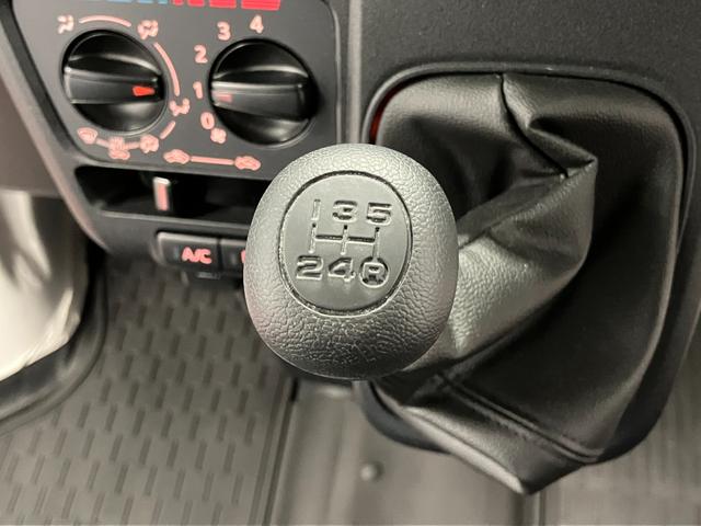 ハイゼットカーゴ スペシャル 下取車 マニュアル車 2WD 衝突被害軽減システム 横滑り防止装置 アイドリングストップ AM/FMラジオ アクセサリーソケット オートライト オートマチックハイビーム パワーウインドウ(22枚目)