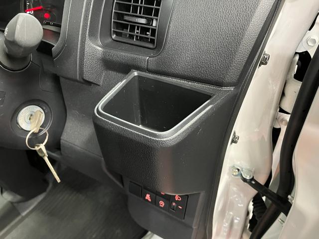 ハイゼットカーゴ スペシャル 下取車 マニュアル車 2WD 衝突被害軽減システム 横滑り防止装置 アイドリングストップ AM/FMラジオ アクセサリーソケット オートライト オートマチックハイビーム パワーウインドウ(26枚目)