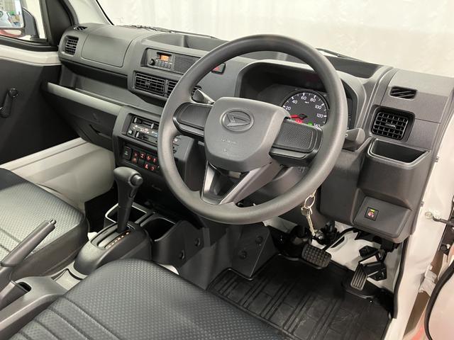 ハイゼットトラック スタンダード　農用スペシャル　１オーナー　４ＷＤ　ＣＶＴ車　　ＬＥＤ大型荷台作業灯　衝突被害軽減システム　横滑り防止装置　オートマチックハイビーム　アクセサリーソケット　アイドリングストップ　パワーステアリング（10枚目）