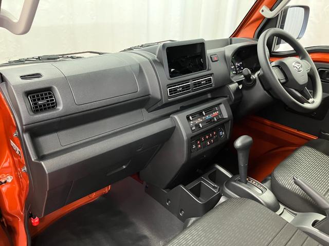 ハイゼットトラック ＥＸＴ　元展示車　４ＷＤ　ＣＶＴ車　届出済未使用車　禁煙車　衝突被害軽減システム　横滑り防止装置　プッシュスタート　ＬＥＤヘッドランプ　オートマチックハイビーム　電動格納ドアミラー　アイドリングストップ（12枚目）