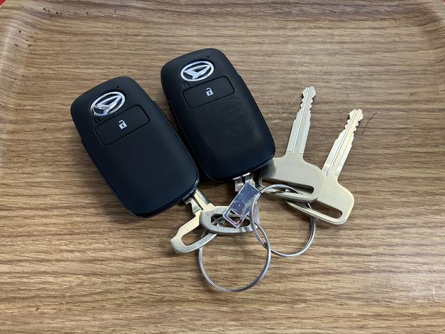 ハイゼットトラック ＥＸＴ　元展示車　４ＷＤ　ＣＶＴ車　届出済未使用車　禁煙車　衝突被害軽減システム　横滑り防止装置　プッシュスタート　ＬＥＤヘッドランプ　オートマチックハイビーム　電動格納ドアミラー　アイドリングストップ（13枚目）