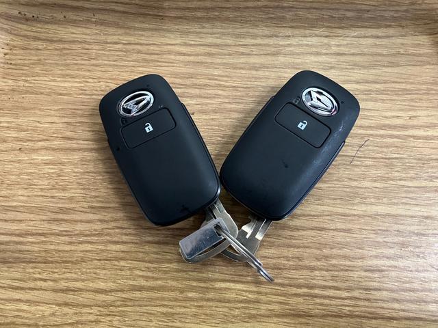 �y�X�}�[�g�L�[�z�@�X�}�[�g�L�[���g�т��Ă���΁A�h�A�n���h���̃{�^�������������Ń��b�N�̉������ł��܂��B