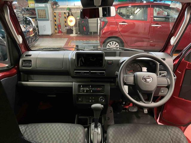 ハイゼットトラック ジャンボエクストラ　届出済未使用車　元展示車　２ＷＤ　ＣＶＴ　電動格納ミラー　オートマチックハイビーム　禁煙　スマ－トキー　両席エアバッグ　オートライト　記録簿付き　ＬＥＤヘッドランプ　アイドリングストップ　１オーナー（10枚目）