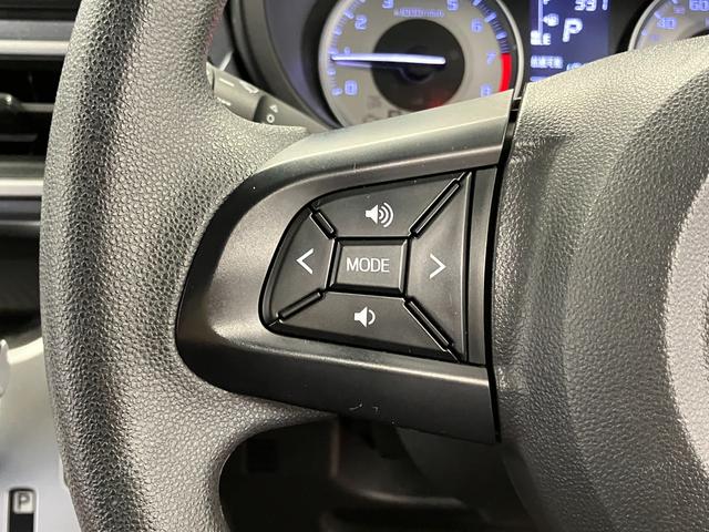 �y�X�e�A�����O�X�C�b�`�z�@�茳�̃X�C�b�`�ŃI�[�f�B�I�Ȃǂ̑��삪�ł��܂��B