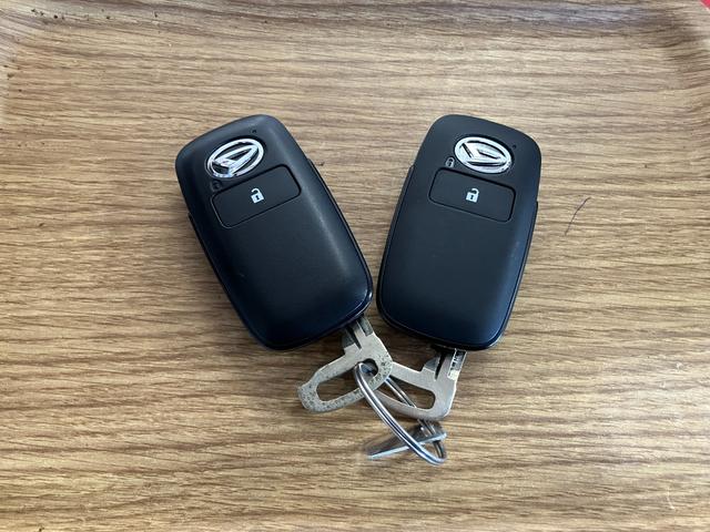 �y�X�}�[�g�L�[�z�@�X�}�[�g�L�[���g�т��Ă���΁A�h�A�n���h���̃{�^�������������Ń��b�N�̉������ł��܂��B