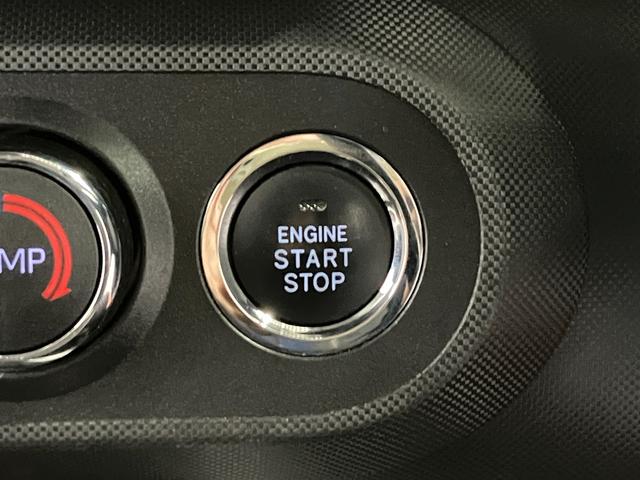 �y�v�b�V���{�^���X�^�[�g�z�@�X�}�[�g�L�[���g�т��A�u���[�L�𓥂݂Ȃ���{�^�������������ŃG���W���������邱�Ƃ��ł��܂��B