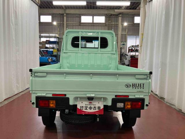 ハイゼットトラック スタンダード　届出済未使用車　元展示車　２ＷＤ　マニュアル車　衝突被害軽減システム　パワステ　エアコン　レーンキープ　アイドリングストップ　エアバッグ　禁煙　１オーナー　オートマチックハイビーム　オートライト（6枚目）